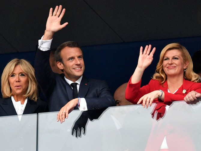 Kolinda sa bračnim parom Makron