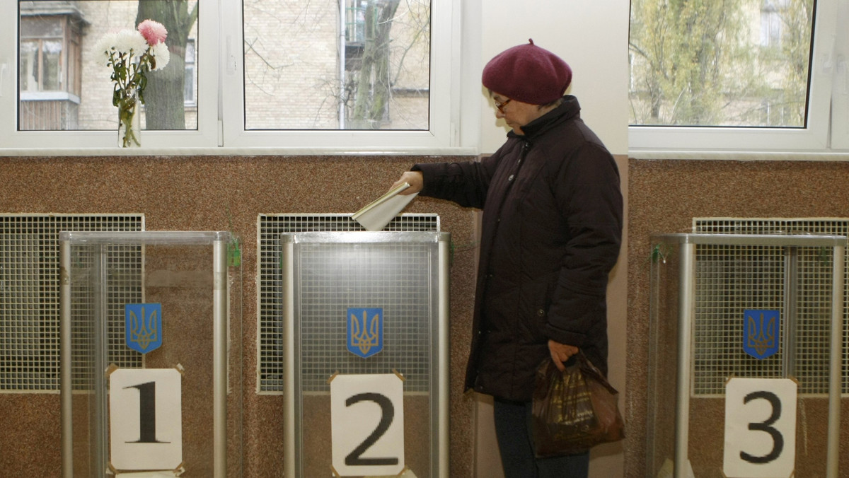 - Z punktu widzenia Polski są to najważniejsze wybory tego roku - mówi w rozmowie z Onetem Michał Szczerba, komentując odbywające się na Ukrainie wybory parlamentarne. Poseł PO twierdzi, że jeśli Polska nie przekona państw UE do swoich racji, może dojść do zablokowania integracji Ukrainy z Unią.