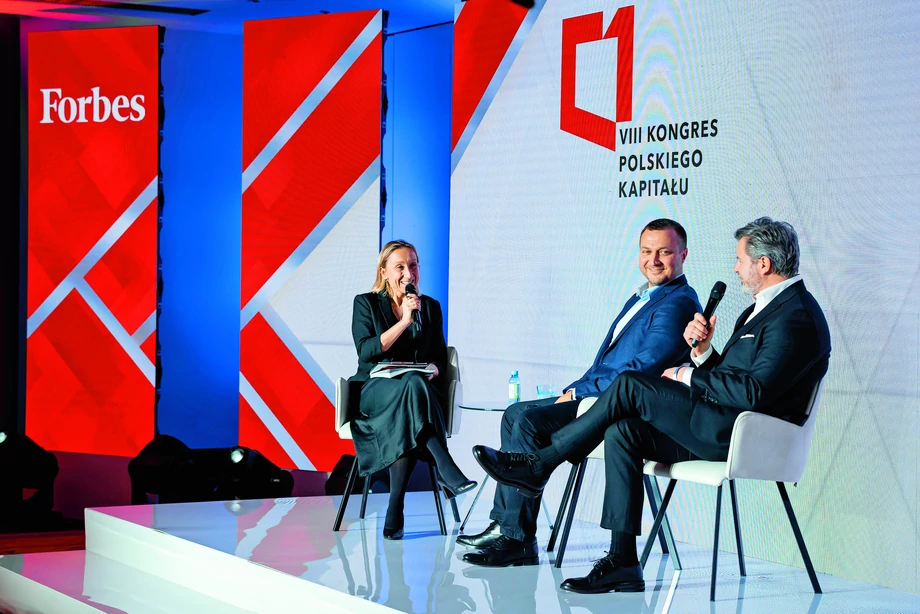 Katarzyna Dębek, zastępczyni redaktora naczelnego „Forbes” Polska, w rozmowie na temat budowania marki z Dariuszem Gałęzewskim oraz Dominikiem Dolińskim, założycielami Oshee.