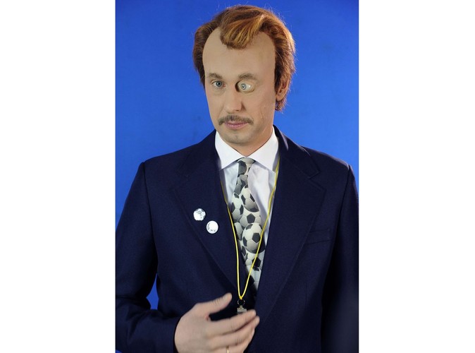 Ulubieńcy z kabaretu pojawią się jako uczestnicy znanych teleturniejów. Gospodarz rozgrywki – Szymon, zaprosi do zabawy wcielenia „gorących” w danym tygodniu polityków i celebrytów.