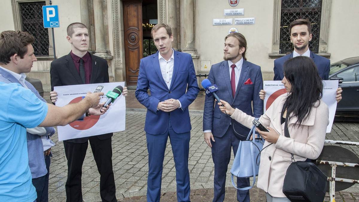 Krakowscy przedstawiciele partii KORWiN krytykują nowo powstałą spółkę miejską – Zarząd Zieleni Miejskiej. Ich zdaniem to kolejny, niepotrzebny przejaw rozrostu administracji publicznej.