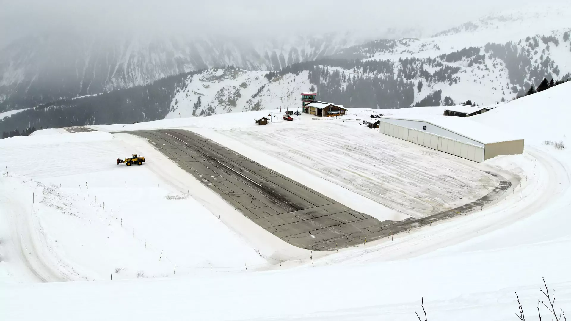 Oto najbardziej ekstremalne lotniska świata. Odważyłbyś się tu lądować?