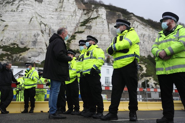 Port w Dover. Kierowca kontra funkcjonariusze graniczni