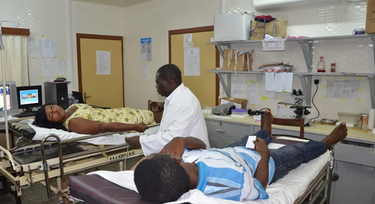 Nigerians with underlying health conditions left to their fate amid Labour strike