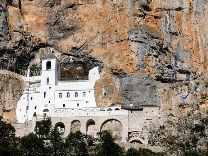 Manastir Ostrog, čudo u stenama