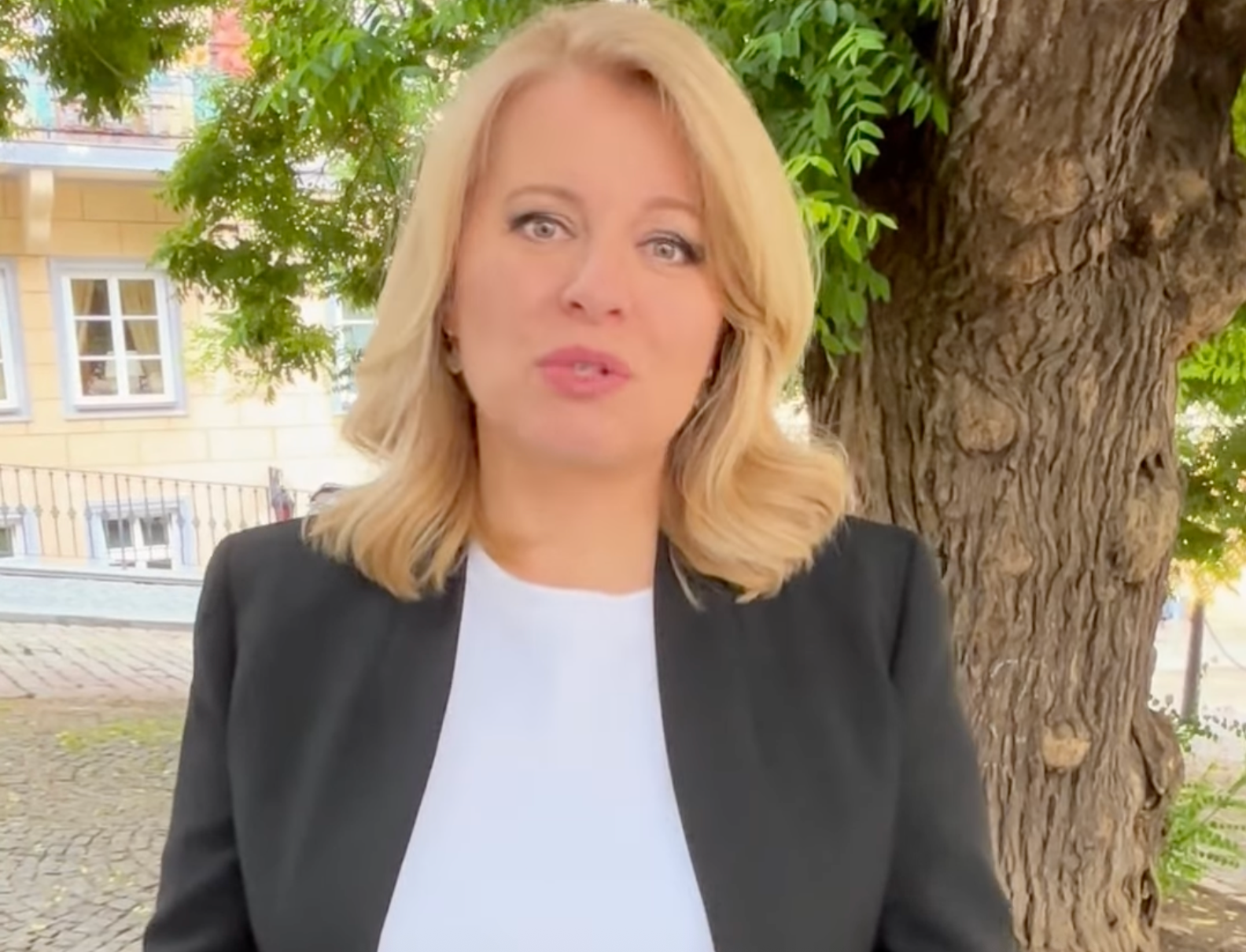 Bývalá prezidentka SR Zuzana Čaputová s novým imidžom.
