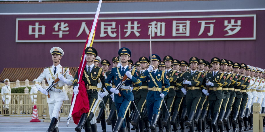 Chińska armia w 2025 r. ma osiągnąć zdolność do inwazji "na pełną skalę" - ostrzega szef resortu obrony.
