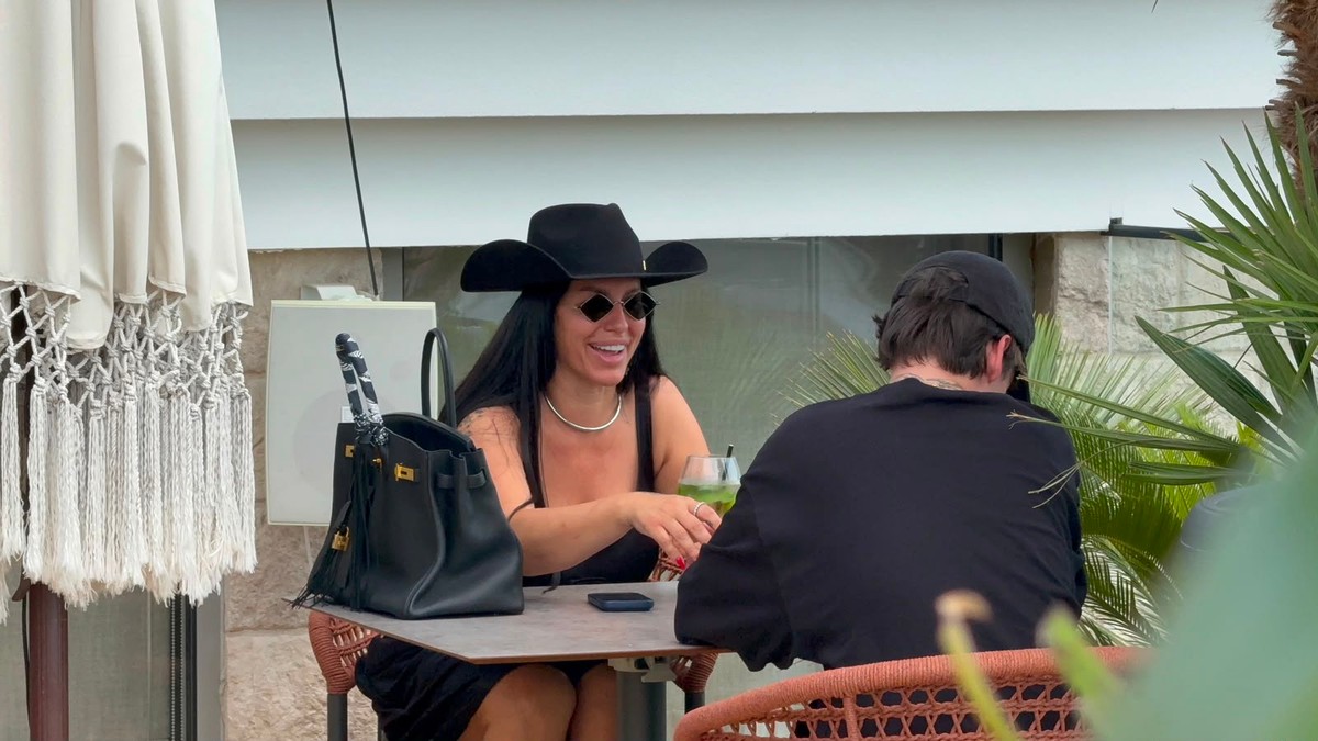 (FOTO) OVAKO IZGLEDA ŽENA KOJA JE SMRŠALA 20 KILA Seka Aleksić se skinula u crni bikini, pokazala butine i struk: Komentari ne prestaju