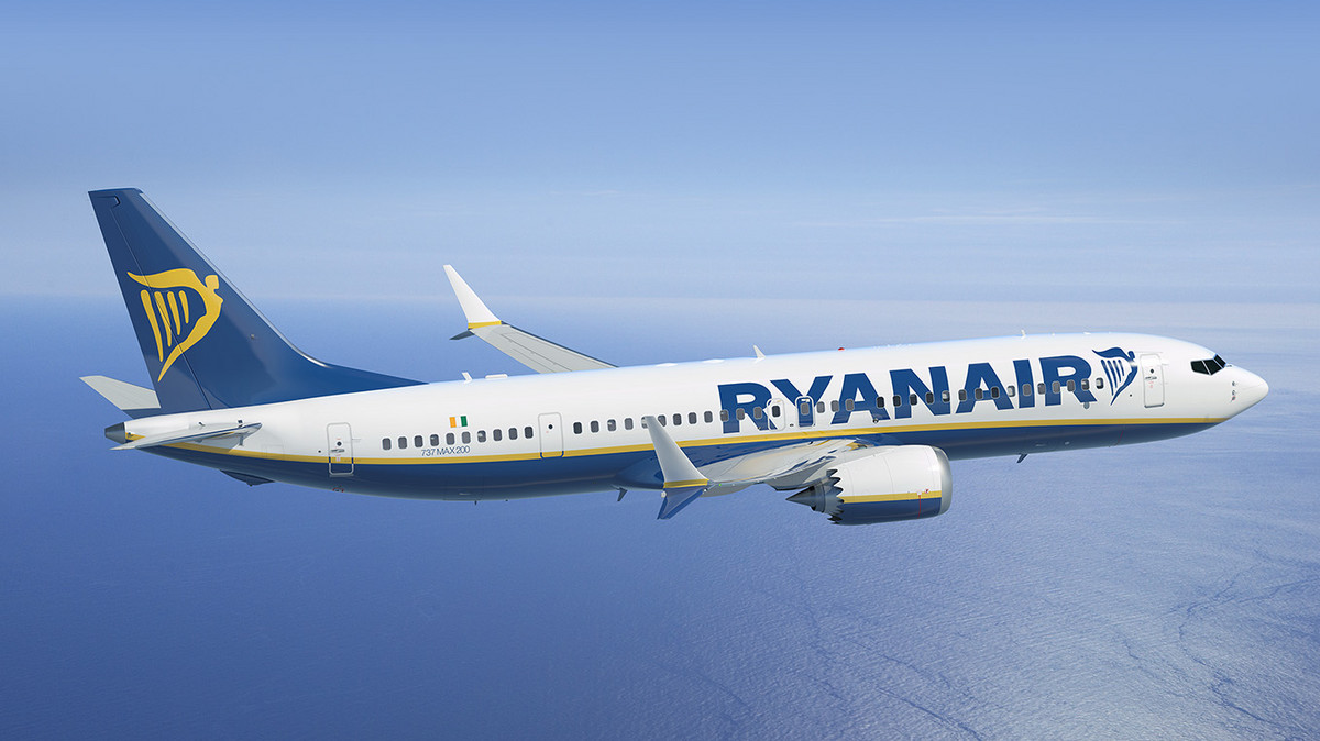 Ryanair zapowiada szczegółowe kontrole bagażu podręcznego w wakacje -  Podróże