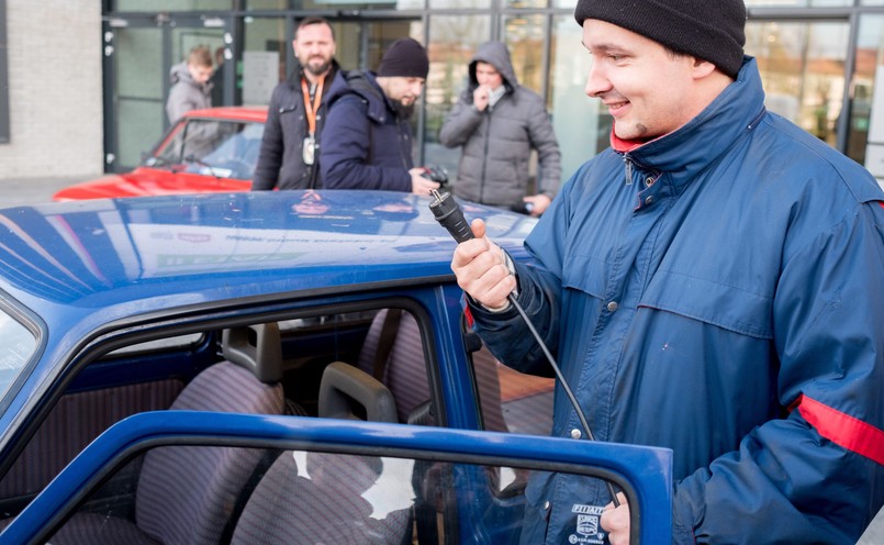 Tomek Atomek i jego elektryczny fiat 126p