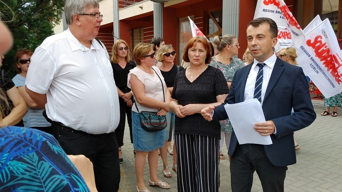 Protest w Biłgoraju. Opiekują się chorymi i starszymi, chcą godnej płacy