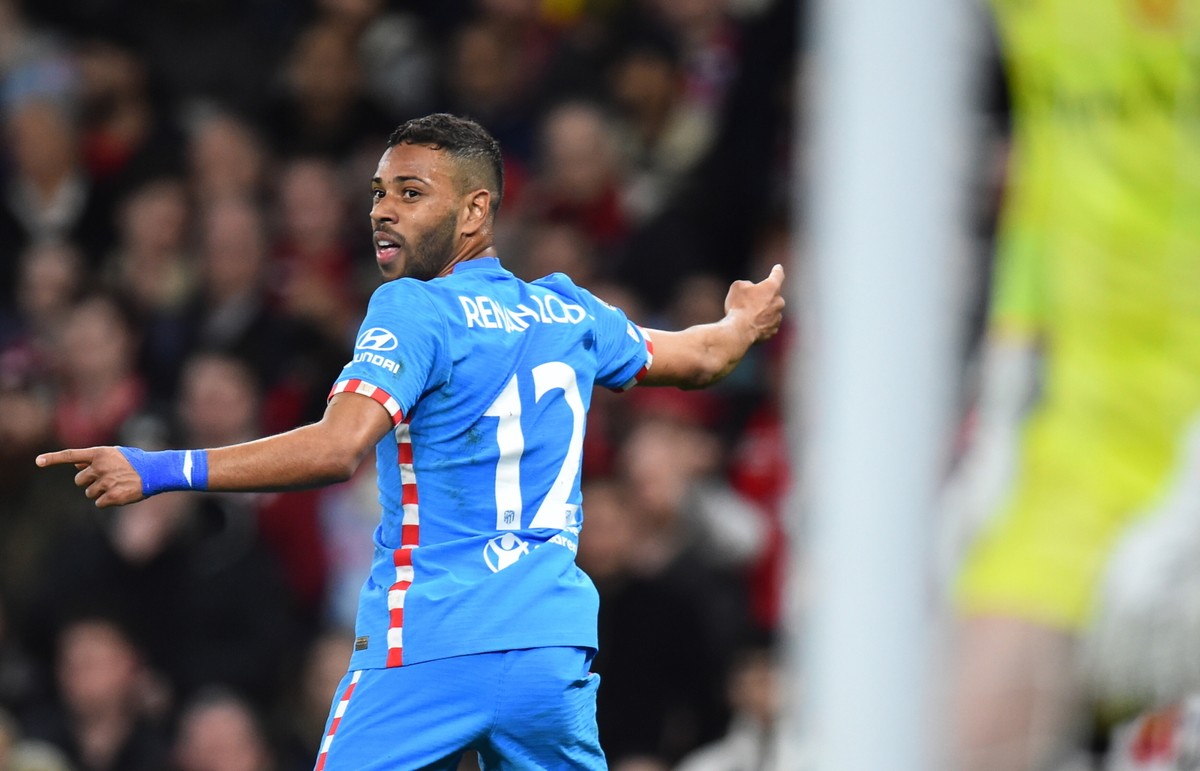Piłkarz Atletico Madryt Renan Lodi cieszący się z gola strzelonego Manchesterowi United