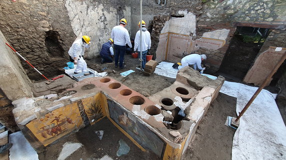 W Pompejach odkryto stragan z ulicznym jedzeniem