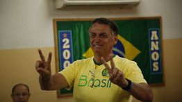 Balhé Brazíliában! Bolsonaro nem ismeri el a vereséget, a nép haragjától félti a családját: a csalódott tüntetők gyújtogattak, utakat zártak le