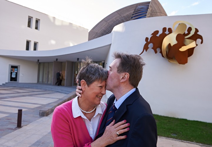 Uzdrowiony za wstawiennictwem bł. ks. Jerzego Popiełuszki Francuz Francois Audelan z żoną Chantal