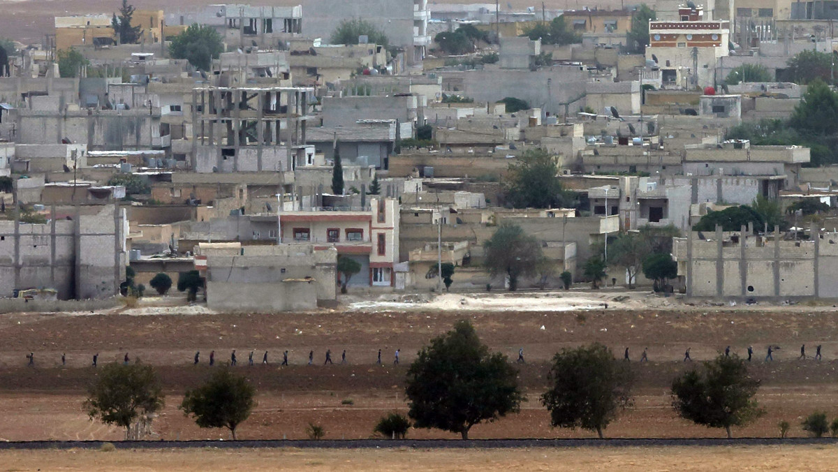 Szef tureckiego MSZ Mevlut Cavusoglu ocenił jako nierealny pomysł utworzenia korytarza do transportu sprzętu i ochotników z Turcji do obleganego przez dżihadystów z Państwa Islamskiego (IS) kurdyjskiego miasta Kobane (Ajn al-Arab) w Syrii.
