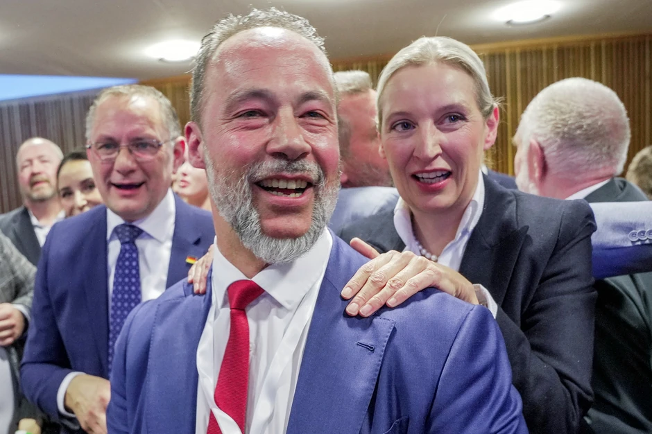 Alis Vajdel, liderka AfD-a sa članovima svoje stranke