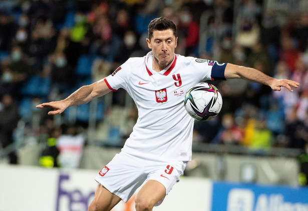 Piłkarz reprezentacji Polski Robert Lewandowski podczas meczu eliminacyjnego grupy I mistrzostw świata z Andorą