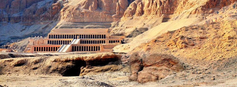 Dolina Królów– część nekropolii tebańskiej, dolina położona na terenie Teb Zachodnich będąca miejscem spoczynku królów Egiptu w okresie od XVIII do XX dynastii. Pierwszym faraonem, który nakazał budowę swojego grobowca w dolinie, z dala od znanych nekropolii, był Totmes I, ostatnim - Ramzes XI.