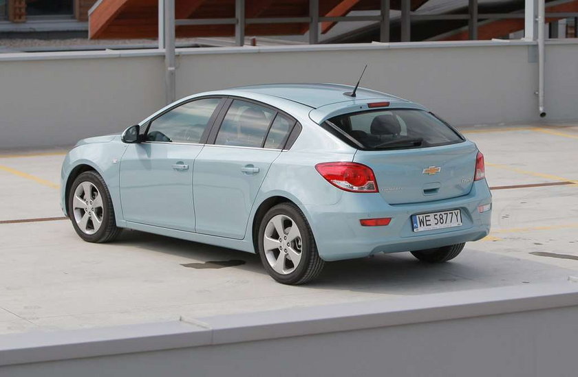 Cruze hatchback: czy Chevrolet pokona VW Golfa