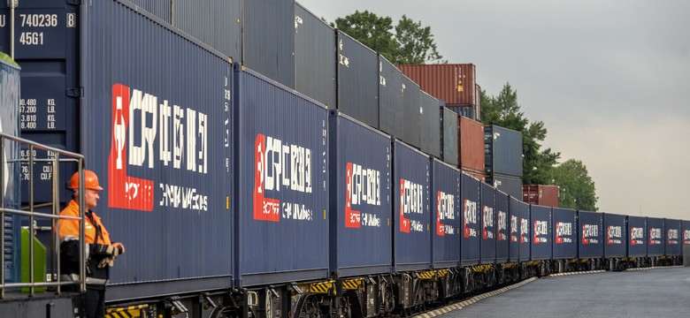 Rekordowo długi pociąg z Chin zmierza do Polski. "Nasze służby są gotowe"