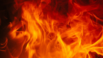 Családi ház állt lángokban Vésztőn: egy idős ember holttestére bukkantak a tűzoltók