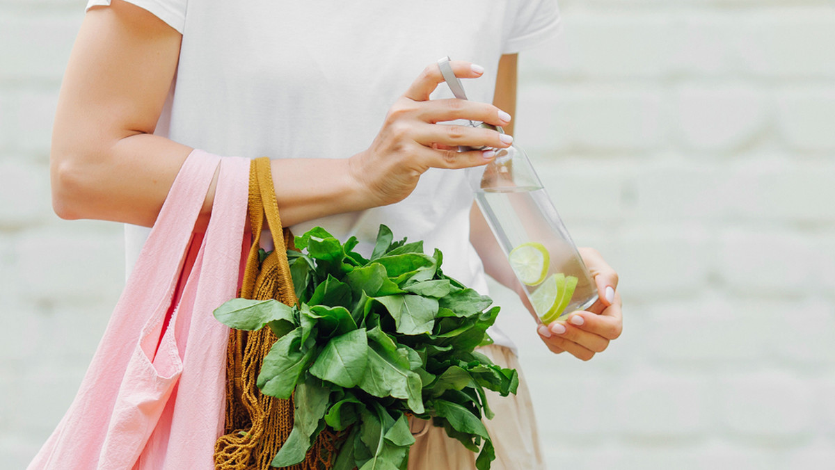 Zero waste: Pij kranówkę, nie kupuj ubrań!