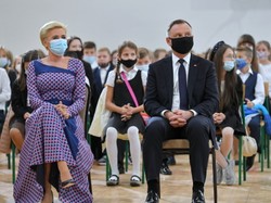 Agata Duda zainaugurowała nowy rok szkolny mocnym modowym akcentem. FOTO