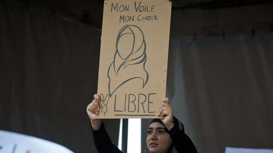 Protest przeciwko islamofobii w Paryżu