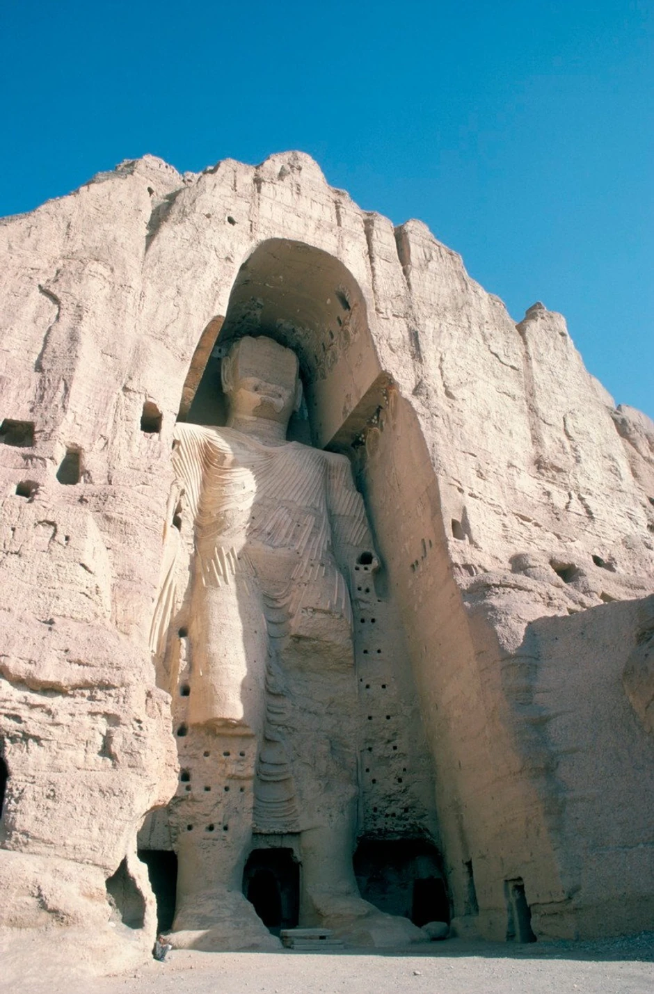 Jedna od statua pre uništenja.