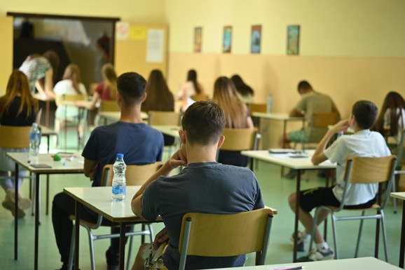 OSMACI BROJE SITNO Još 3 dana do VAŽNOG TESTA: Kompletna satnica, šta poneti i sve ostalo što đaci i roditelji treba da znaju