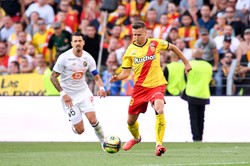 Gol Frankowskiego dla Lens. Kibice przerwali mecz