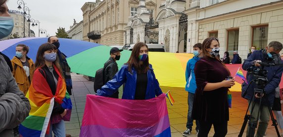 Protest studentów na UW przeciwko homofobii i wizycie Andrzeja Dudy na uczelni