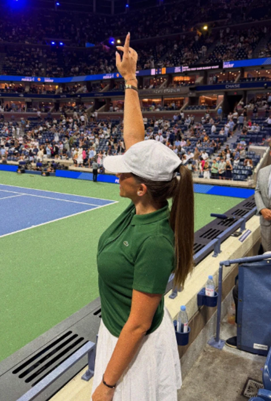 Dalila sa dečkom na meču Novaka Đokovića