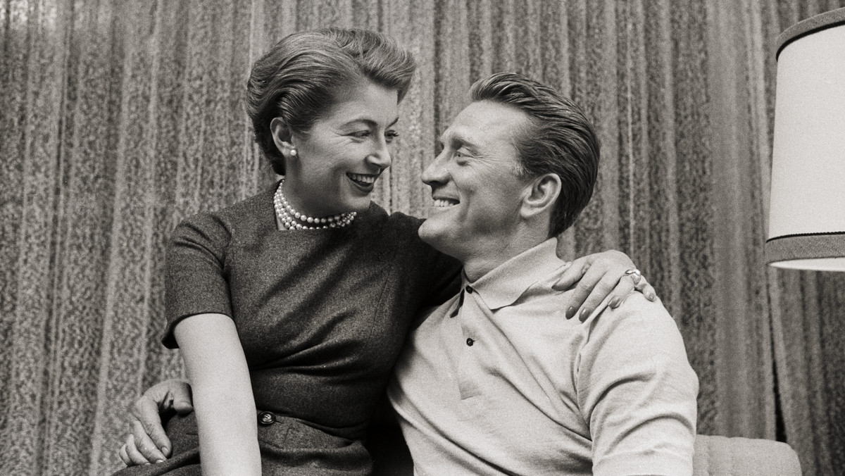 Anne Buydens-Douglas nie żyje. Kirk Douglas 65 lat tworzył z nią związek