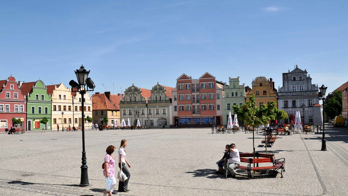 Miesięcznik "National Geographic Traveler" po raz trzeci ogłasza plebiscyt 7 nowych cudów Polski. Na łamach lipcowego numeru ogłoszone zostały 32 najciekawsze, a wciąż niewystarczająco znane miejsca w Polsce. W tym roku postawiliśmy również na naturę i prezentujemy Wam kategorię specjalną "Natura", a w niej najpiękniejsza obszary Natura 2000. Które z miejsc wejdą do ścisłej siódemki, a które staną na podium nowej kategorii? Wyniki plebiscytu zostaną ogłoszone w listopadowym Travelerze.