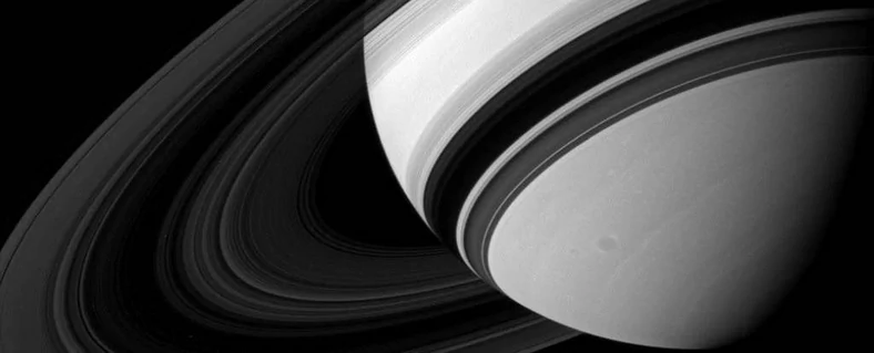 Pierścienie Saturna uchwycone przez sondę Cassini