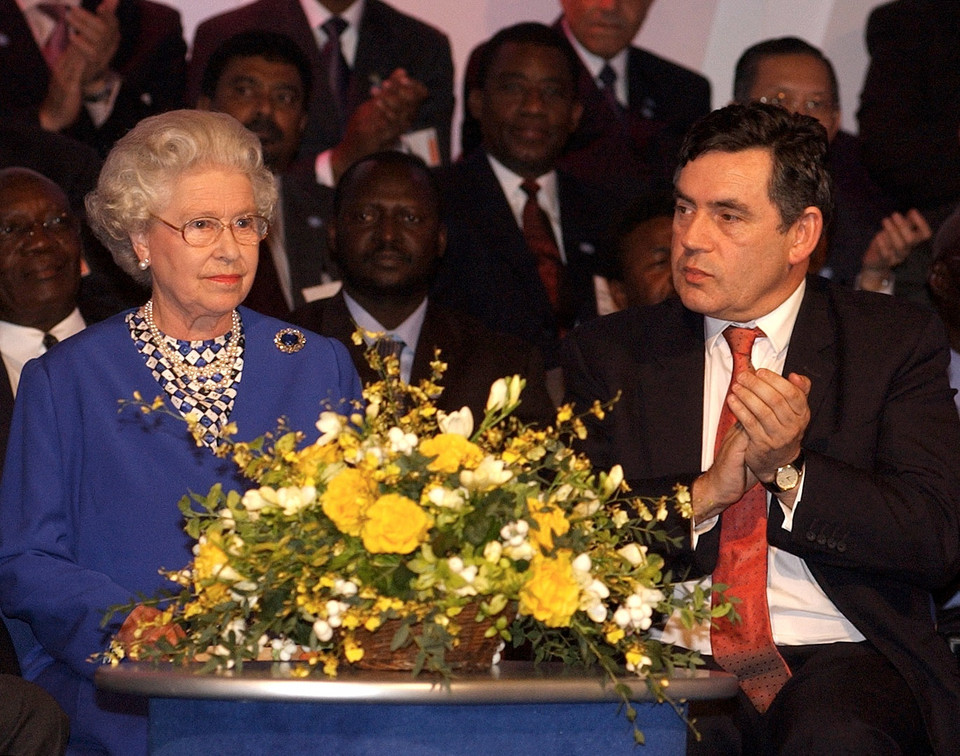 Elżbieta II i Gordon Brown