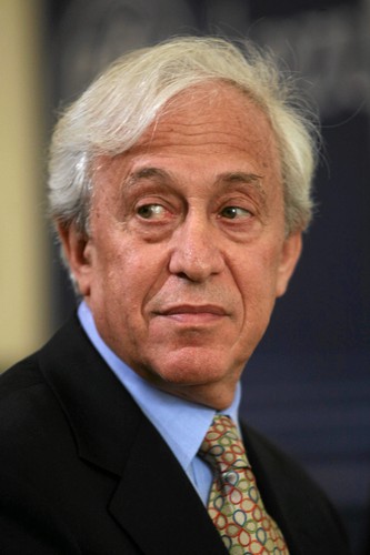 <b>Józef Wancer prezesem Banku BGŻ</b>
<br>
<br>
Komisja Nadzoru Finansowego jednogłośnie wyraziła zgodę na powołanie Józefa Wancera na prezesa jednego z największych polskich banków - Banku BGŻ.
<br>
<br>
Wancer od 2000 r. do lipca 2010 roku był prezesem Banku BPH. Przedtem był m.in wiceprezesem i prezesem Raiffeisen Centrobank w Warszawie. Przez 25 lata pracował w Citibank of New York.