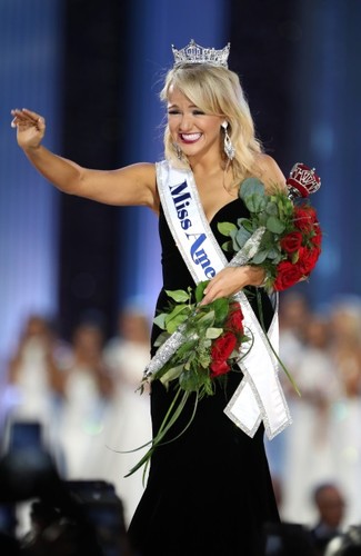 Miss Ameryki Savvy Shields