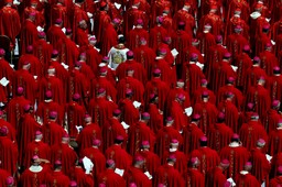 Konklawe. Wojskowe zagłuszarki zablokują komunikację elektroniczną wokół Kaplicy Sykstyńskiej