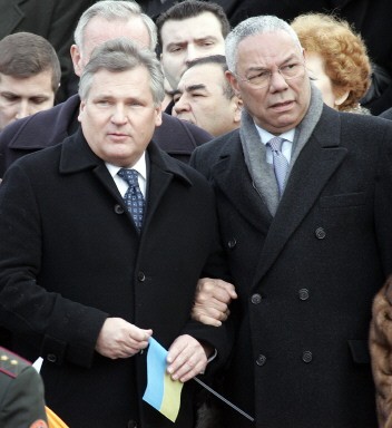 UKRAINE-YUSHCHENKO-INAUGURATION-POWELL-KWASNIEWSKI