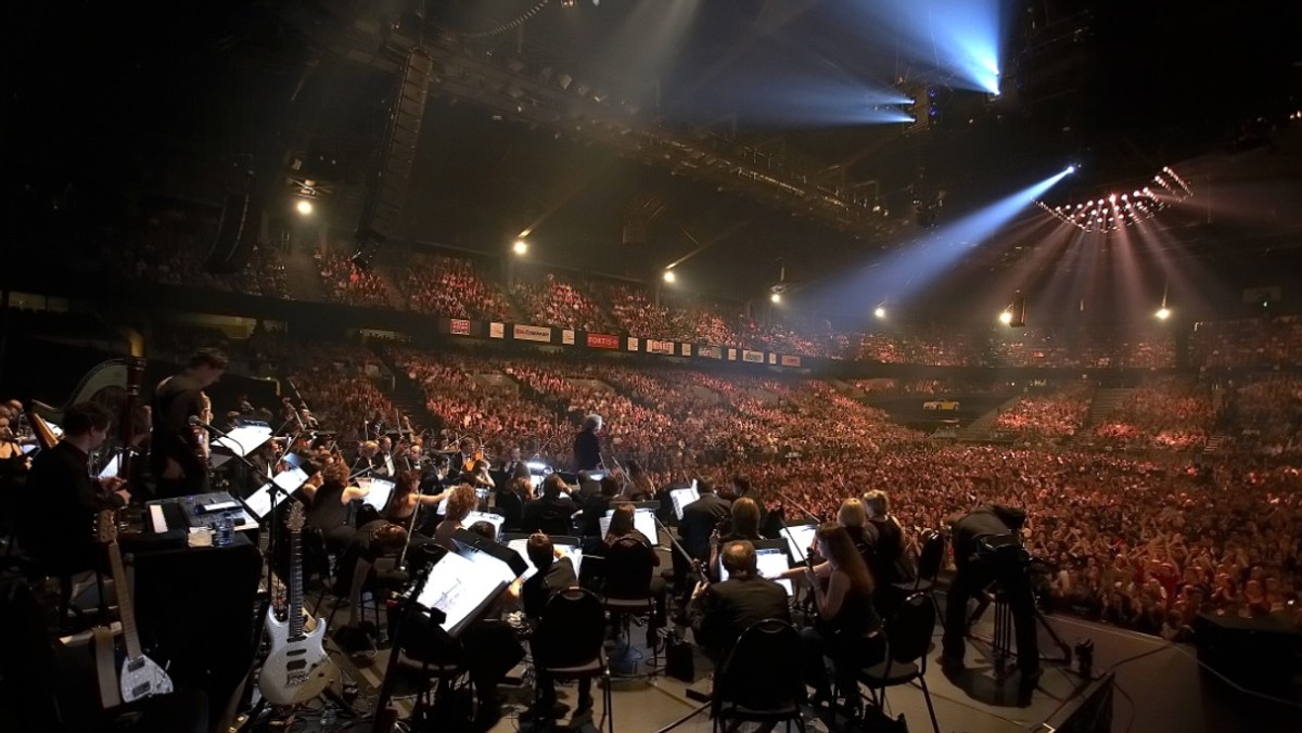 W sobotę, 22 marca po raz pierwszy w Polsce odbędzie się Night of the Proms. Impreza organizowana pod hasłem "klasyka spotyka pop" zagości w łódzkiej Atlas Arenie. Gwiazdami wydarzenia będą m.in. Orchestral Manoeuvres in the Dark, Amy MacDonald, Coolio, John Miles, Le Div4s, Robert Groslot, Natalia Kukulska i Mateusz Ziółko. Night of The Proms zostało stworzone w 1985 roku przez dwóch Belgów – Jana Vereecke i Jana Esbroecka. Kiedy wpadli oni na pomysł zorganizowania widowiska łączącego muzykę klasyczną i popularną, byli jeszcze studentami. Projekt Night of the Proms można było wówczas zaliczyć do pewnego rodzaju eksperymentu. Dzisiaj jest to impreza z prawie 30-letnią tradycją, na którą co roku przychodzi około 350 – 400 tysięcy ludzi. Przez niespełna trzy dekady Night of the Proms zobaczyło ponad dziewięć milionów ludzi.