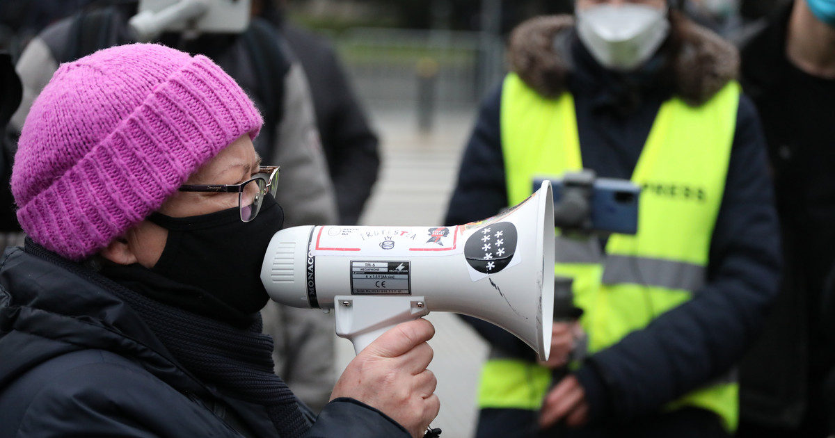 La «abuela Kasia» fue llevada a juicio después de una protesta frente al Tribunal Supremo de Varsovia.