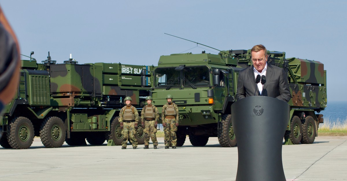 Syreny, bunkry i rezerwy ravioli. Tak Niemcy szykują się na III wojnę światową