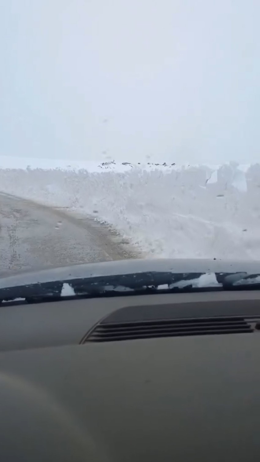 Sneg preko metar zatrpao selo Polom pod Rajcem