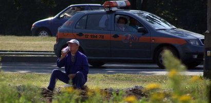 Piją na budowie ulicy Lema w Krakowie