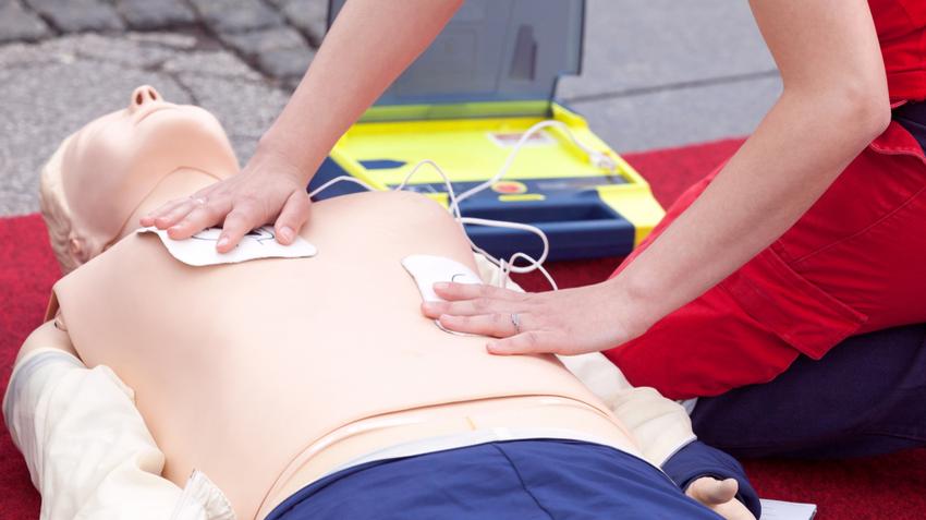 defibrillátor, mellkasompresszió, újraélesztés, életmentés