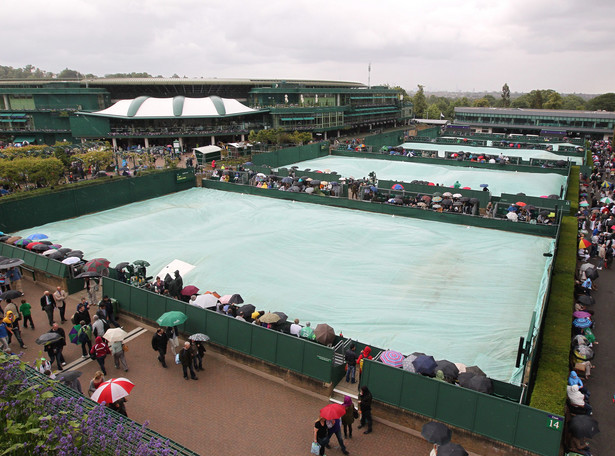 Na Wimbledonie ciągle pada. Radwańska znów musi czekać