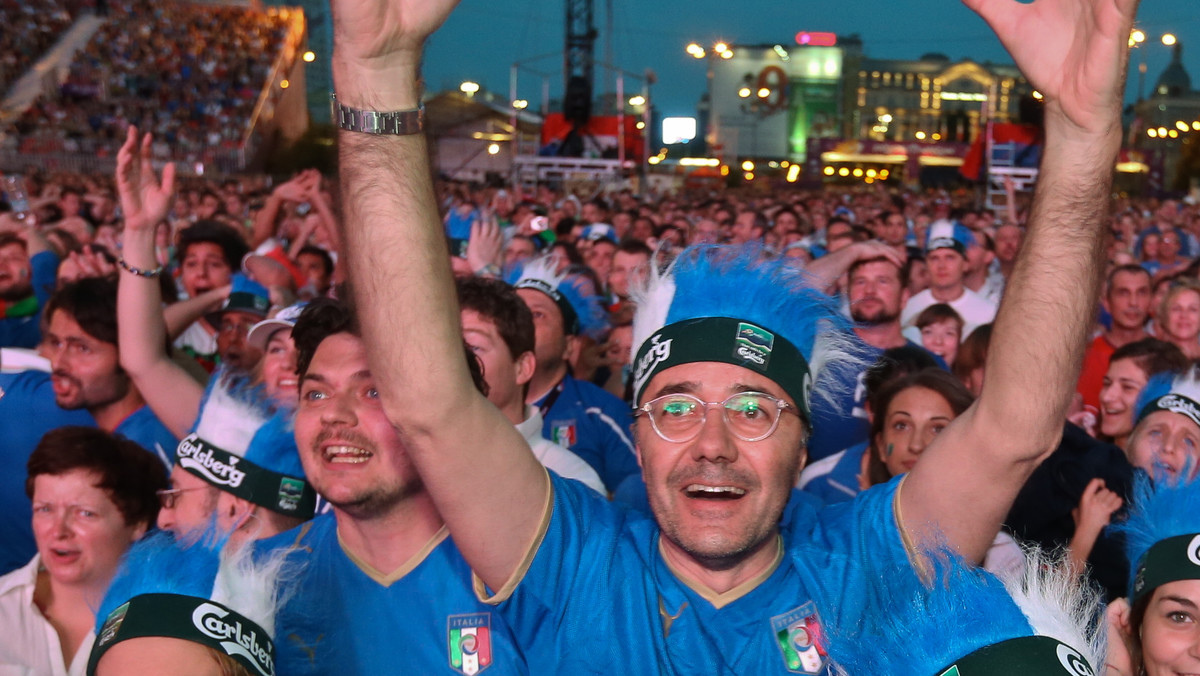 Kilkanaście tysięcy osób oglądało ostatni mecz ćwierćfinałowy Euro 2012 w stołecznej Strefie Kibica. Teraz przez dwa dni nie będzie rozgrywek piłkarskich, ale miasteczko sportowe na placu Defilad przygotowało dla gości inne atrakcje - letnie kino, występy teatralne i muzykę serwowaną przez Dj-a.